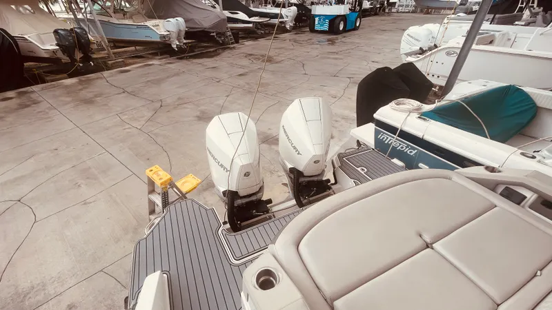 Slide: The Image of Sea Ray 310 SLX OUTBOARD 2021 - 37