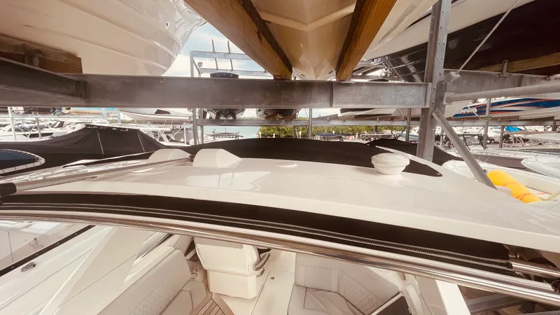 Slide: The Image of Sea Ray 310 SLX OUTBOARD 2021 - 38