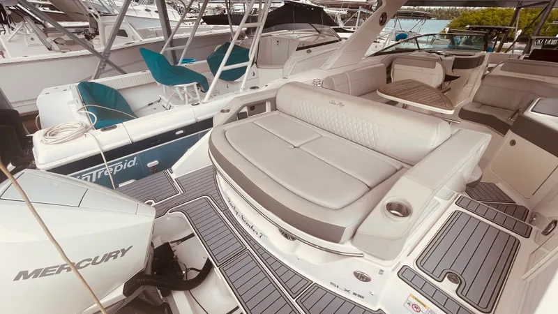 Slide: The Image of Sea Ray 310 SLX OUTBOARD 2021 - 40