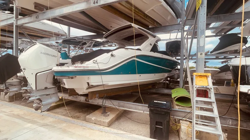 Slide: The Image of Sea Ray 310 SLX OUTBOARD 2021 - 5