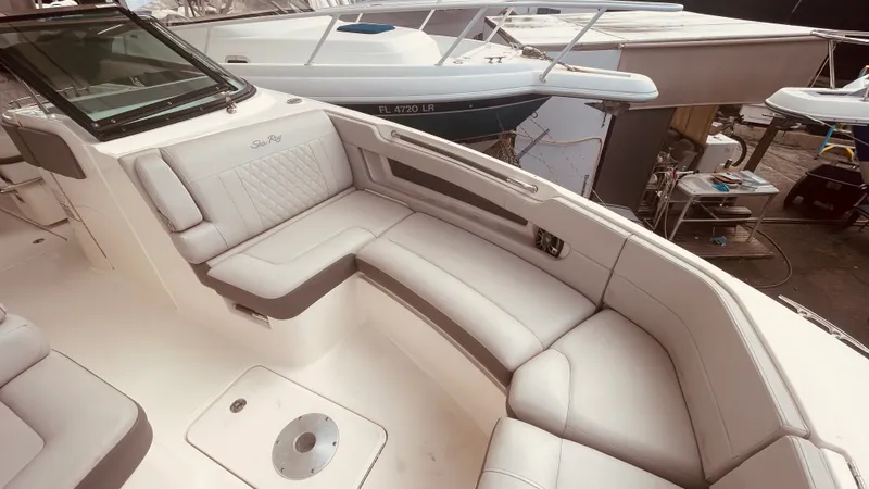 Slide: The Image of Sea Ray 310 SLX OUTBOARD 2021 - 26