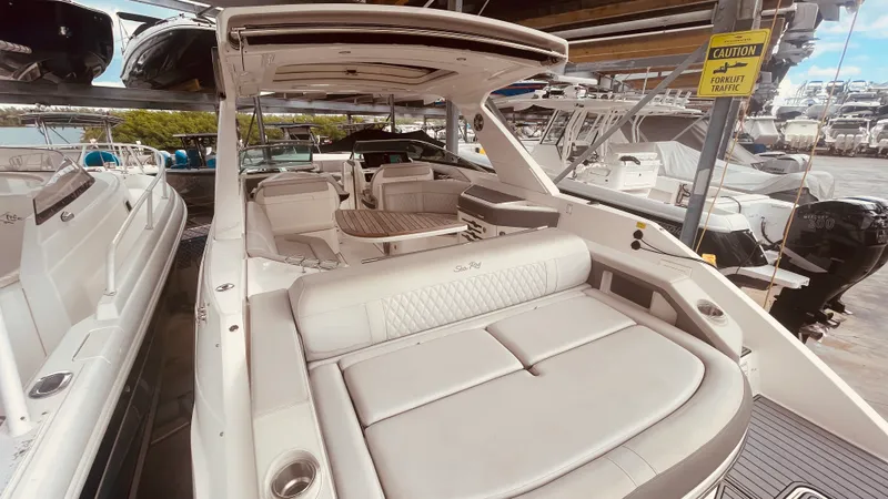 Slide: The Image of Sea Ray 310 SLX OUTBOARD 2021 - 42