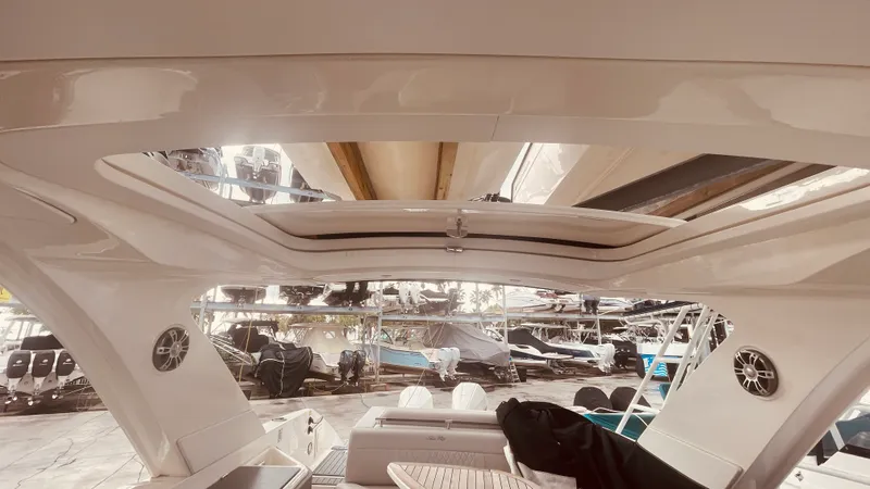 Slide: The Image of Sea Ray 310 SLX OUTBOARD 2021 - 35