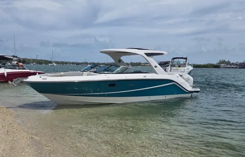 Slide: The Image of Sea Ray 310 SLX OUTBOARD 2021 - 3