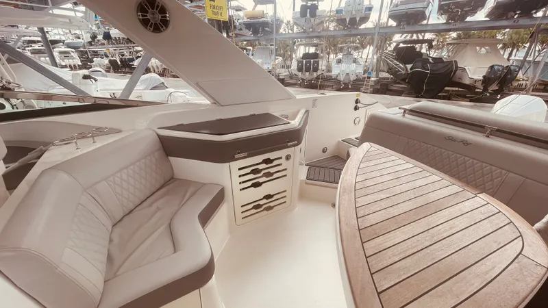 Slide: The Image of Sea Ray 310 SLX OUTBOARD 2021 - 31