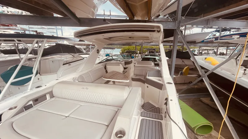 Slide: The Image of Sea Ray 310 SLX OUTBOARD 2021 - 41