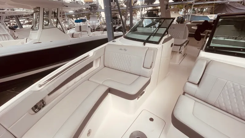 Slide: The Image of Sea Ray 310 SLX OUTBOARD 2021 - 27