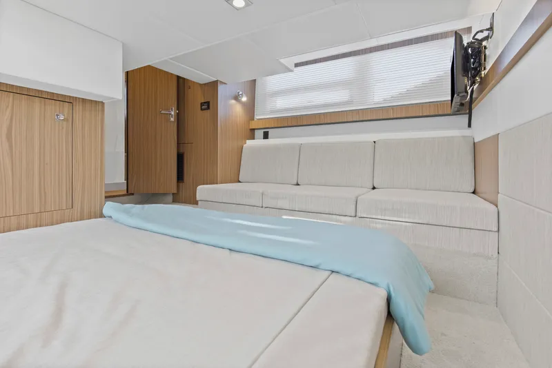 Slide: The Image of Cruisers 42 Cantius 2026 - 29