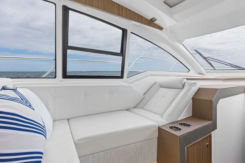 Slide: The Image of Cruisers 42 Cantius 2026 - 50