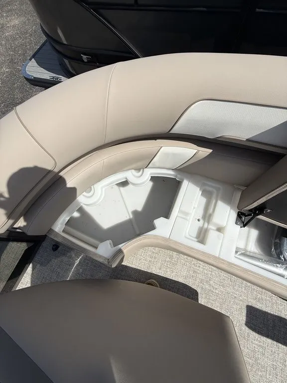 Slide: The Image of Premier 250 Solaris Sport 2026 - 10