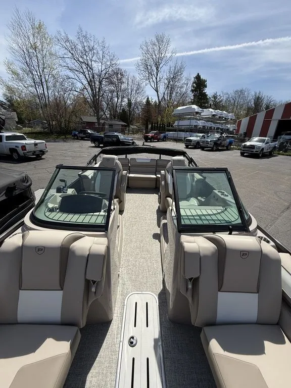 Slide: The Image of Premier 250 Solaris Sport 2026 - 13