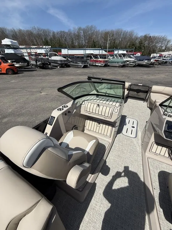 Slide: The Image of Premier 250 Solaris Sport 2026 - 15
