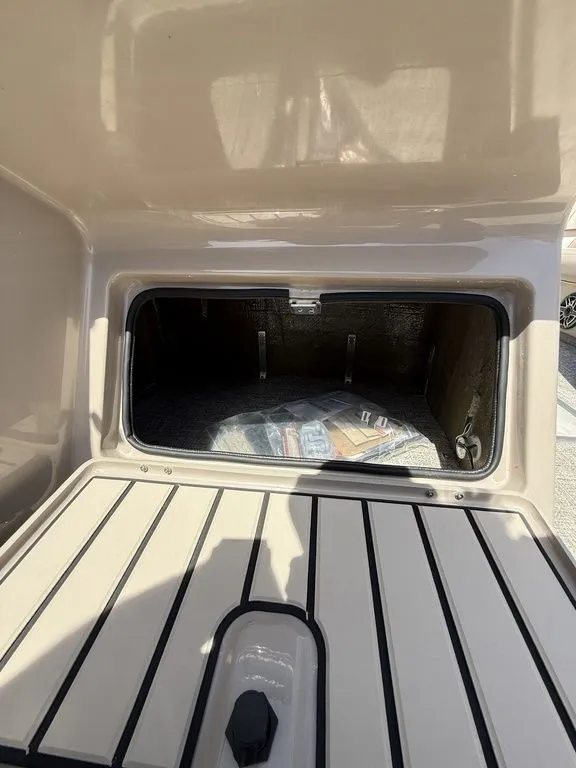 Slide: The Image of Premier 250 Solaris Sport 2026 - 17