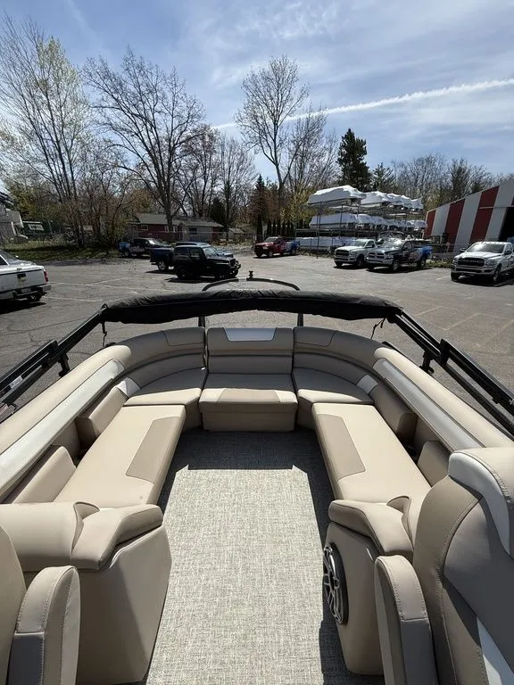 Slide: The Image of Premier 250 Solaris Sport 2026 - 20