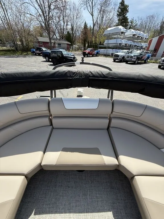 Slide: The Image of Premier 250 Solaris Sport 2026 - 23