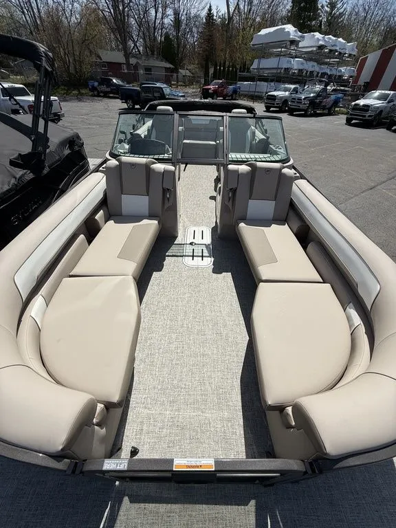 Slide: The Image of Premier 250 Solaris Sport 2026 - 3