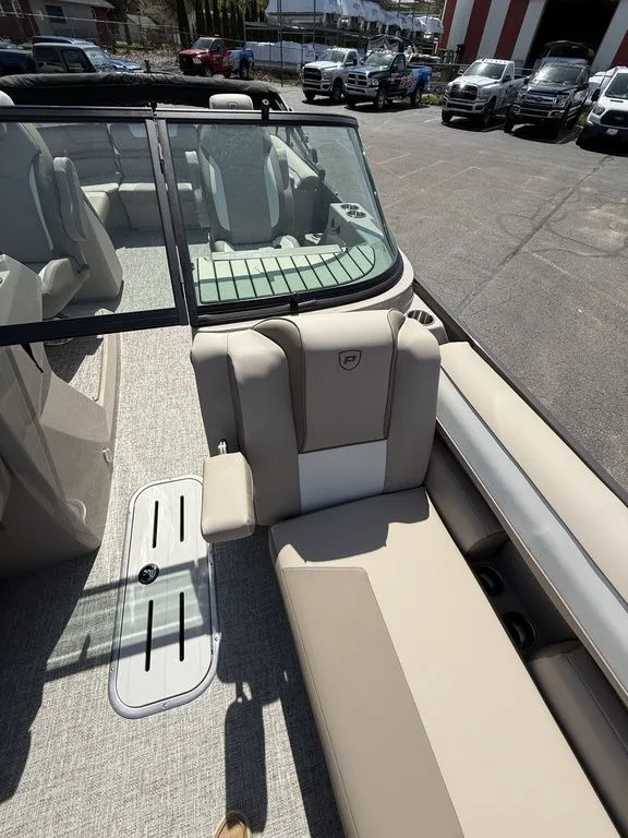 Slide: The Image of Premier 250 Solaris Sport 2026 - 6