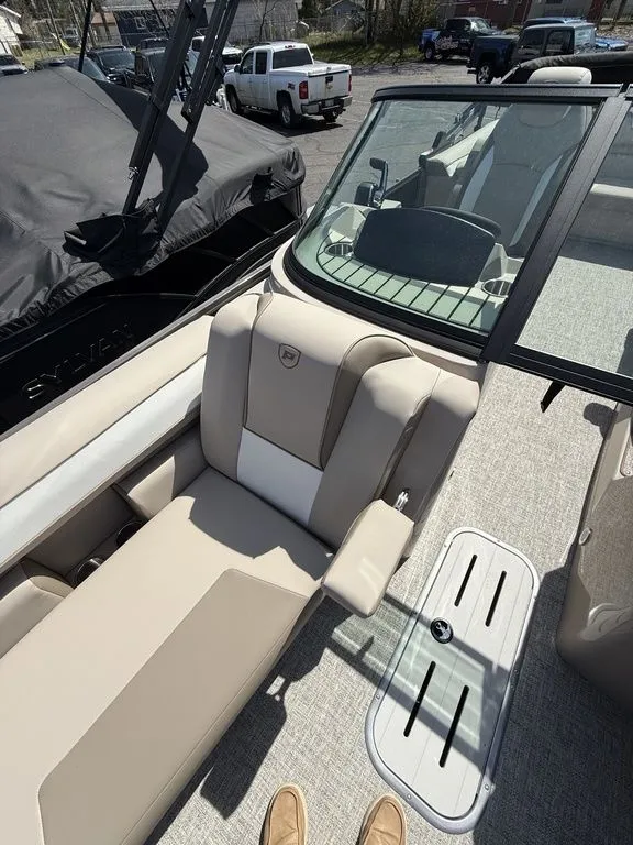 Slide: The Image of Premier 250 Solaris Sport 2026 - 7