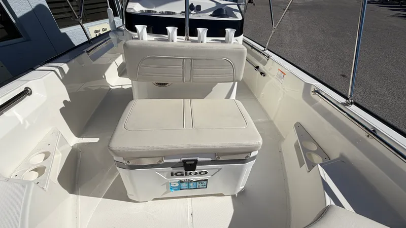Slide: The Image of Boston Whaler 170 Montauk 2025 - 12