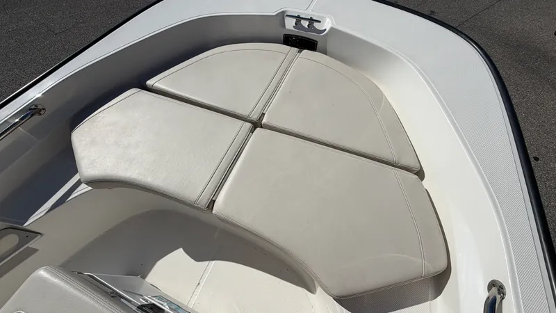 Slide: The Image of Boston Whaler 170 Montauk 2025 - 13