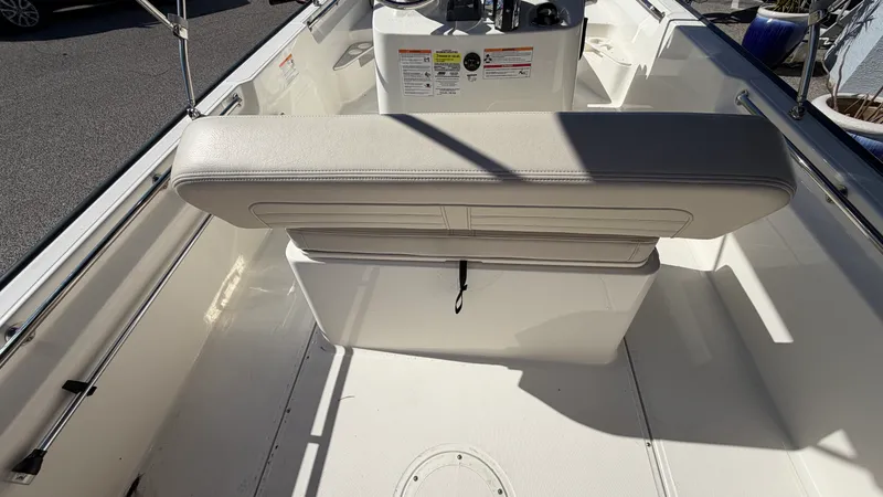 Slide: The Image of Boston Whaler 170 Montauk 2025 - 5