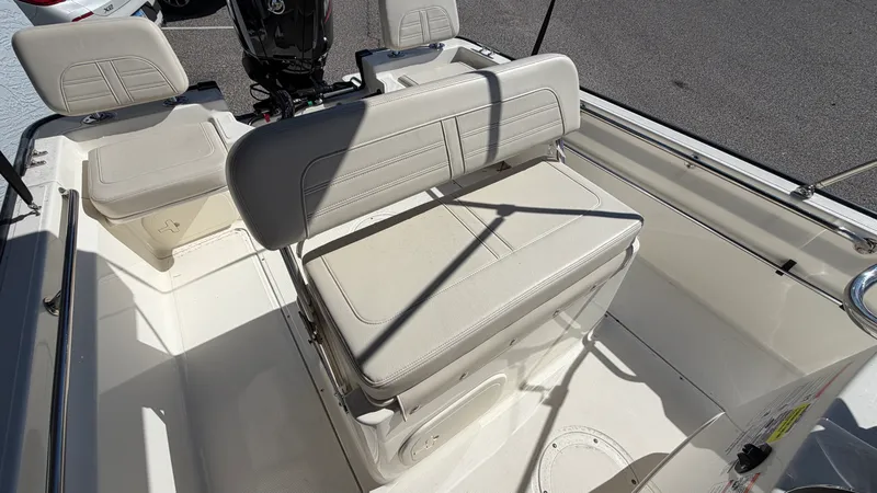 Slide: The Image of Boston Whaler 170 Montauk 2025 - 7
