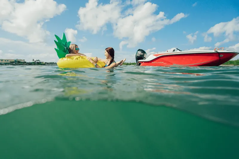 Slide: The Image of Bayliner M15 2024 - 4