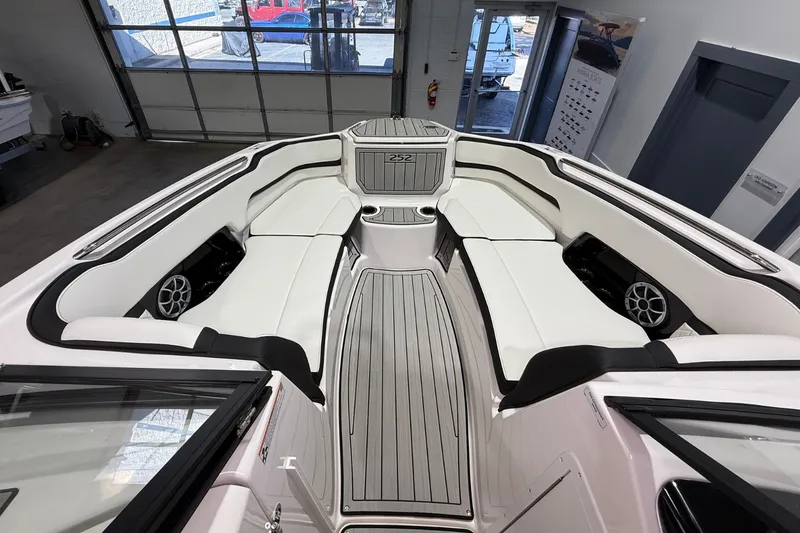 Slide: The Image of Yamaha 252S 2026 - 16