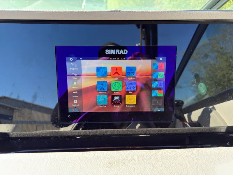 Slide: The Image of Sea Ray 250 SDX 2022 - 27