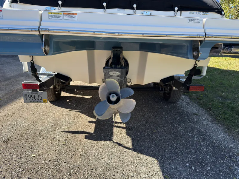 Slide: The Image of Sea Ray 250 SDX 2022 - 6