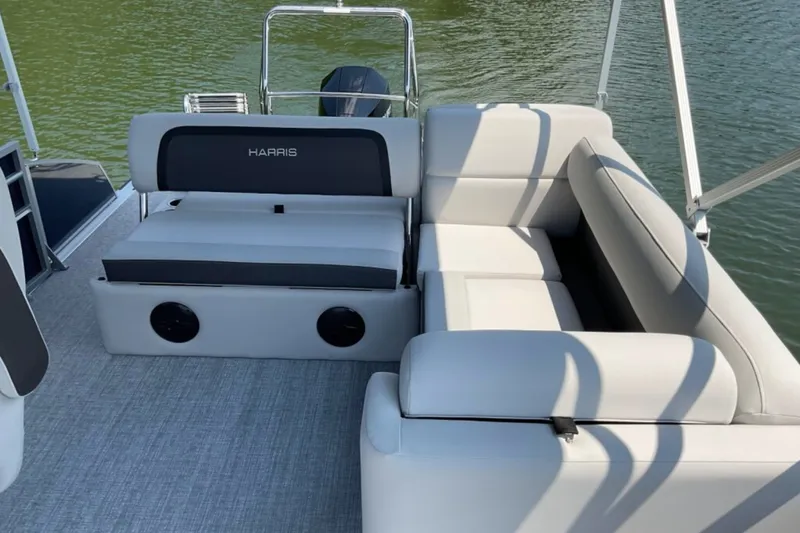 Slide: The Image of Harris Cruiser 230 2026 - 18
