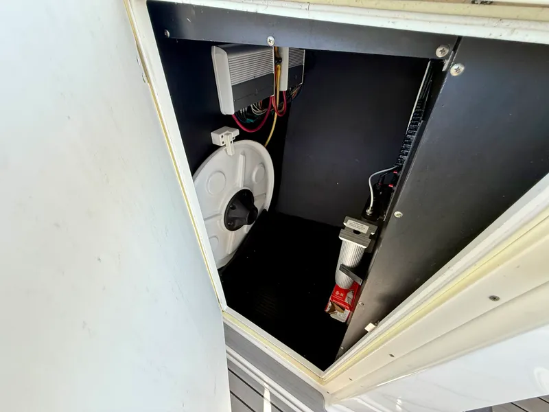 Slide: The Image of Blackfin 272 DC 2019 - 32