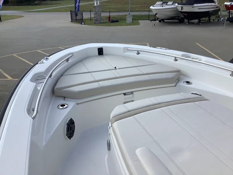 Slide: The Image of Boston Whaler 220 Dauntless 2026 - 27