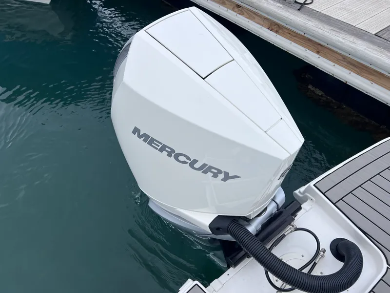 Slide: The Image of Sea Ray SDX 250 Outboard 2026 - 10