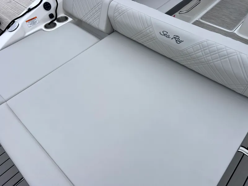 Slide: The Image of Sea Ray SDX 250 Outboard 2026 - 13