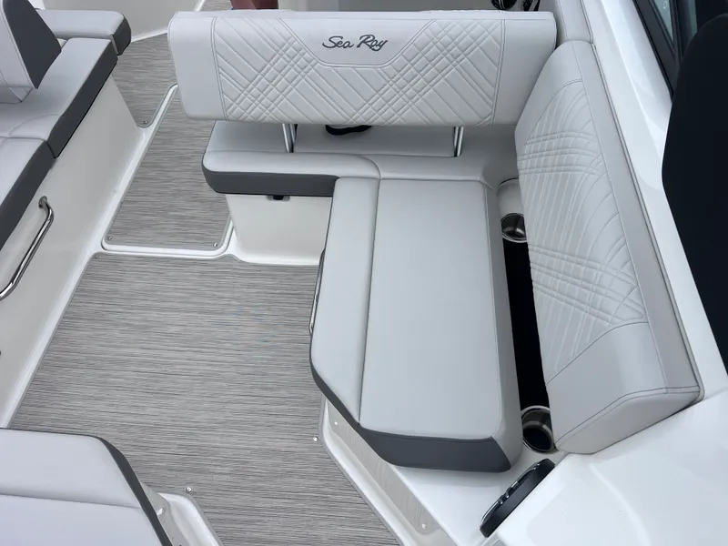 Slide: The Image of Sea Ray SDX 250 Outboard 2026 - 15