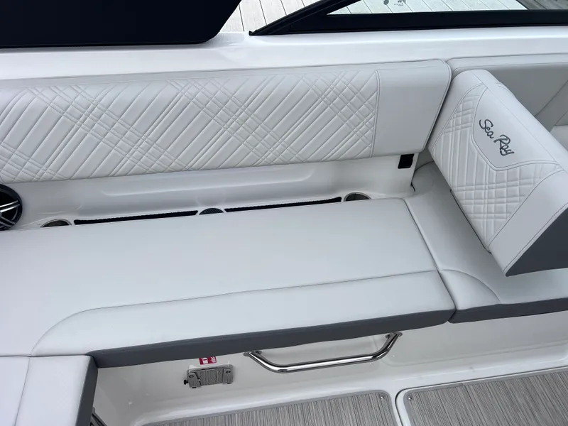 Slide: The Image of Sea Ray SDX 250 Outboard 2026 - 17