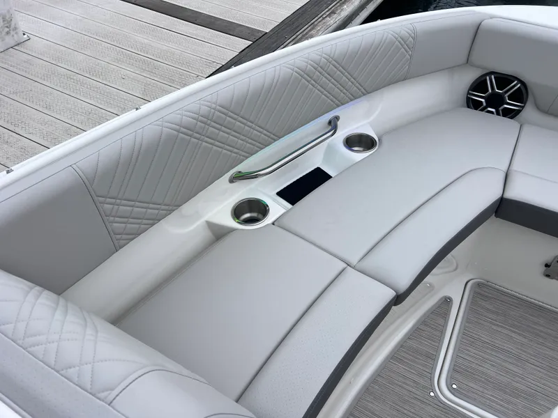 Slide: The Image of Sea Ray SDX 250 Outboard 2026 - 22