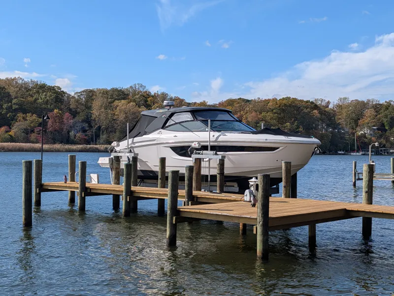 The Image of Cruisers 38 GLS 2021 - 0