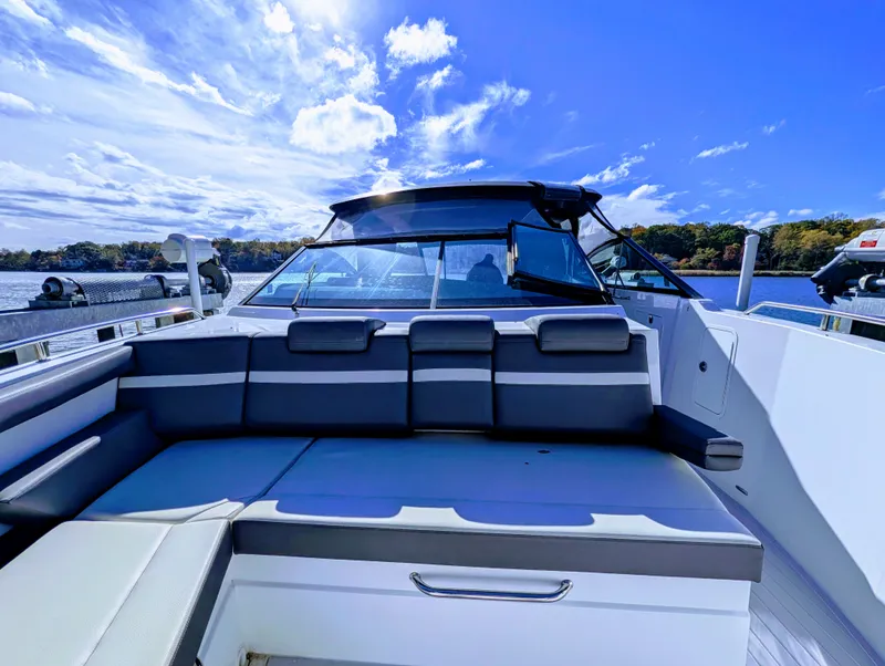 Slide: The Image of Cruisers 38 GLS 2021 - 10