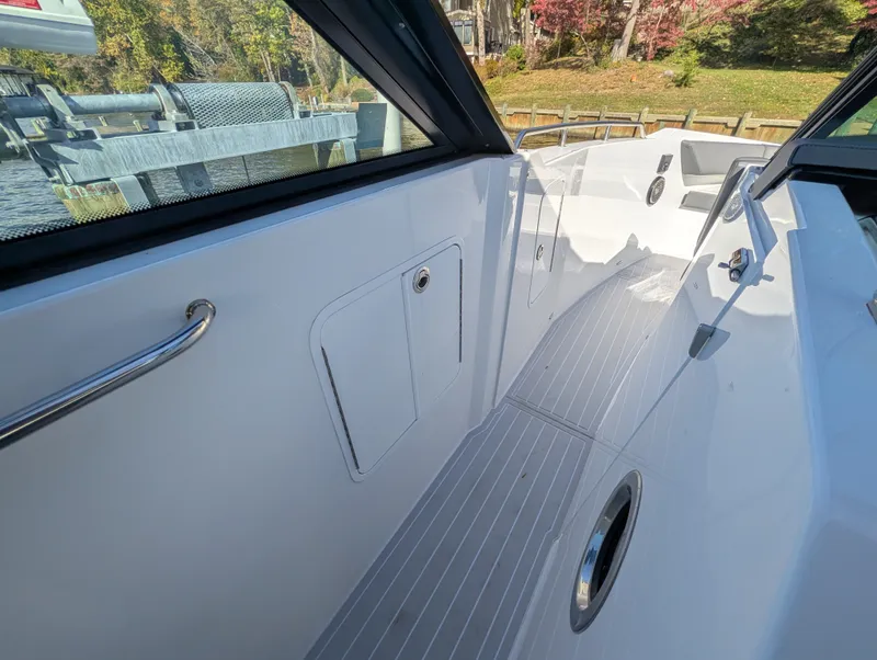 Slide: The Image of Cruisers 38 GLS 2021 - 12