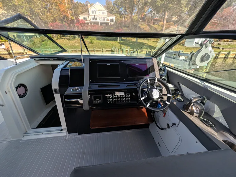 Slide: The Image of Cruisers 38 GLS 2021 - 16