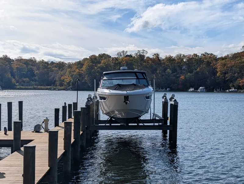 Slide: The Image of Cruisers 38 GLS 2021 - 2