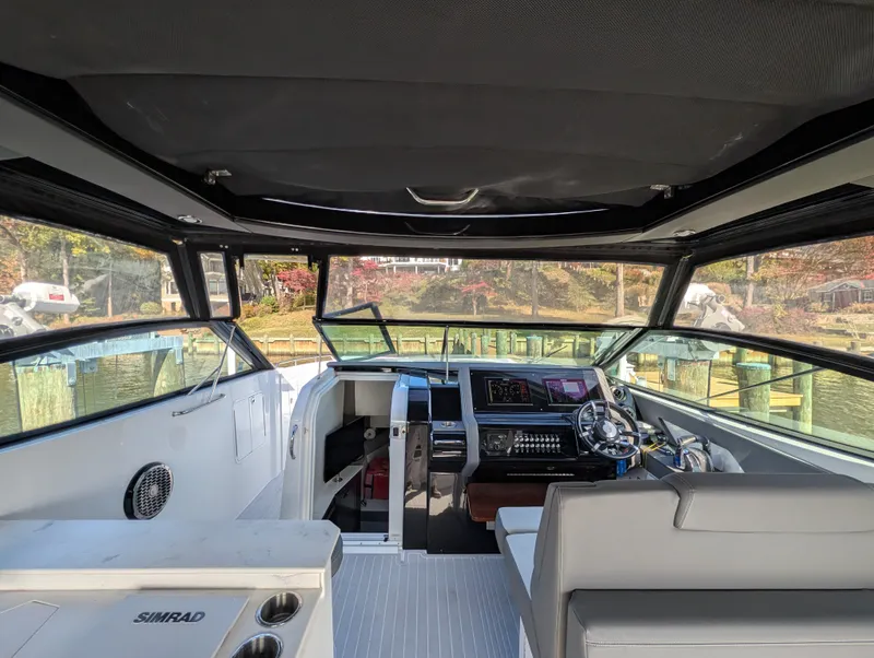 Slide: The Image of Cruisers 38 GLS 2021 - 23