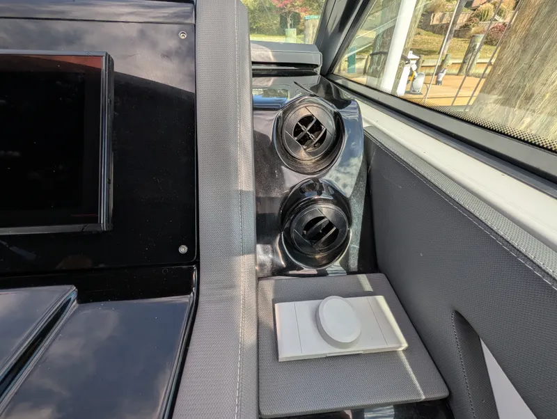 Slide: The Image of Cruisers 38 GLS 2021 - 26