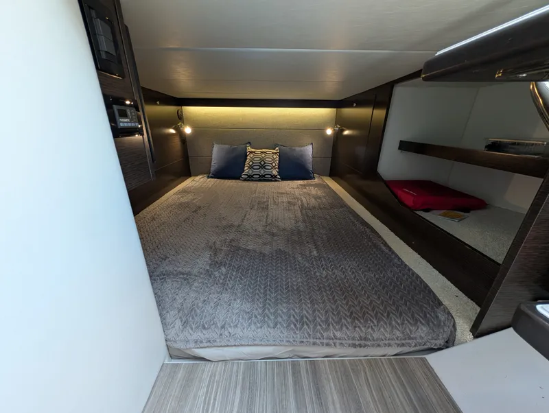 Slide: The Image of Cruisers 38 GLS 2021 - 43