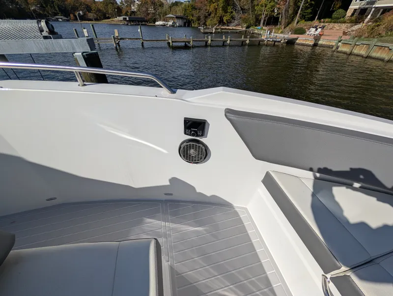 Slide: The Image of Cruisers 38 GLS 2021 - 8