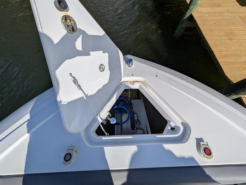 Slide: The Image of Cruisers Yachts 38 GLS 2021 - 14