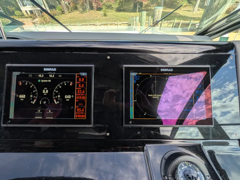 Slide: The Image of Cruisers Yachts 38 GLS 2021 - 25