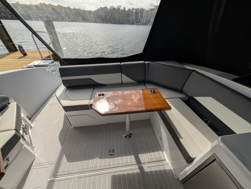 Slide: The Image of Cruisers Yachts 38 GLS 2021 - 33